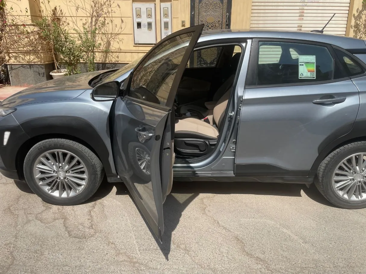 Car image 11