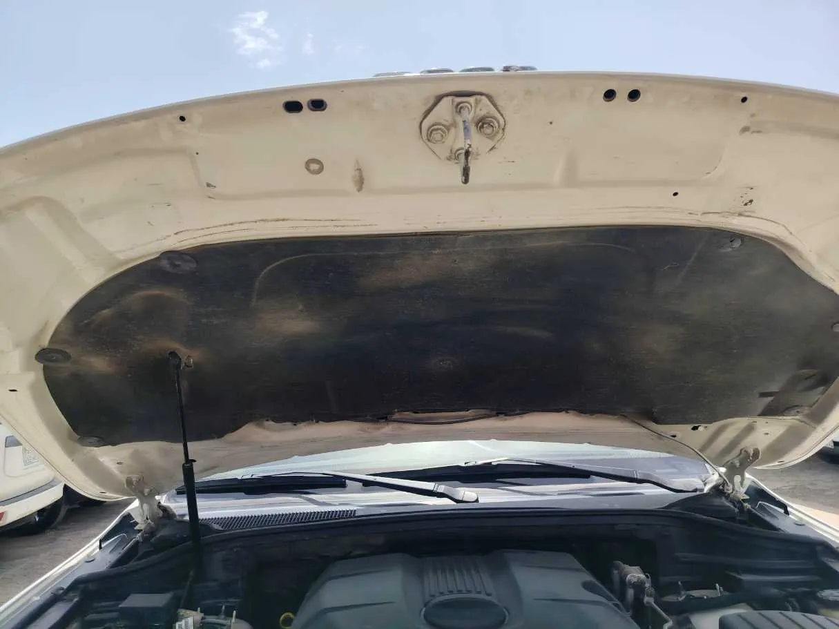 Car image 28