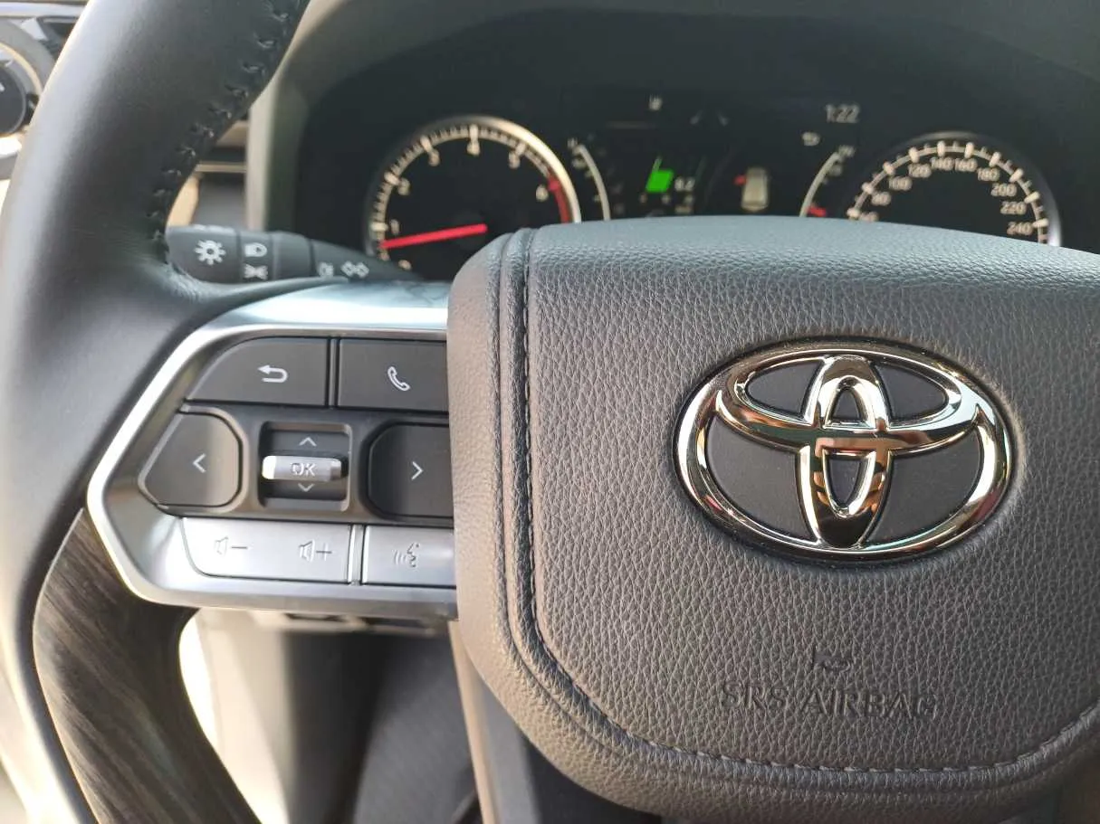 Car image 23