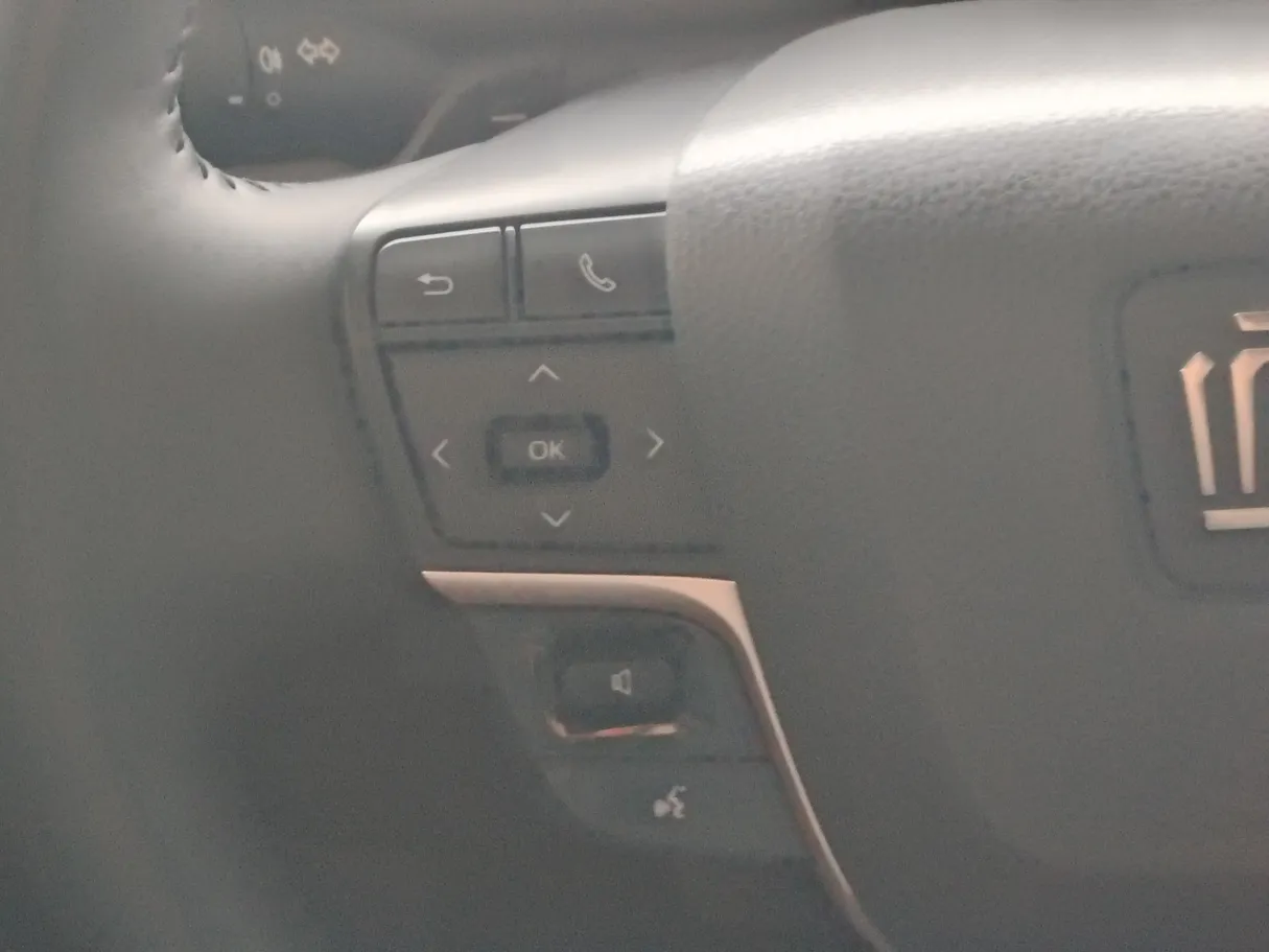 Car image 32