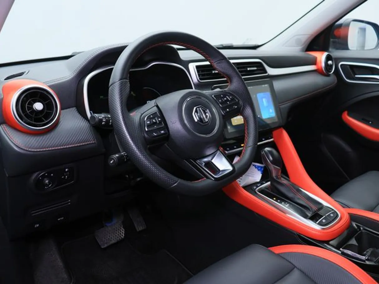 Car image 4