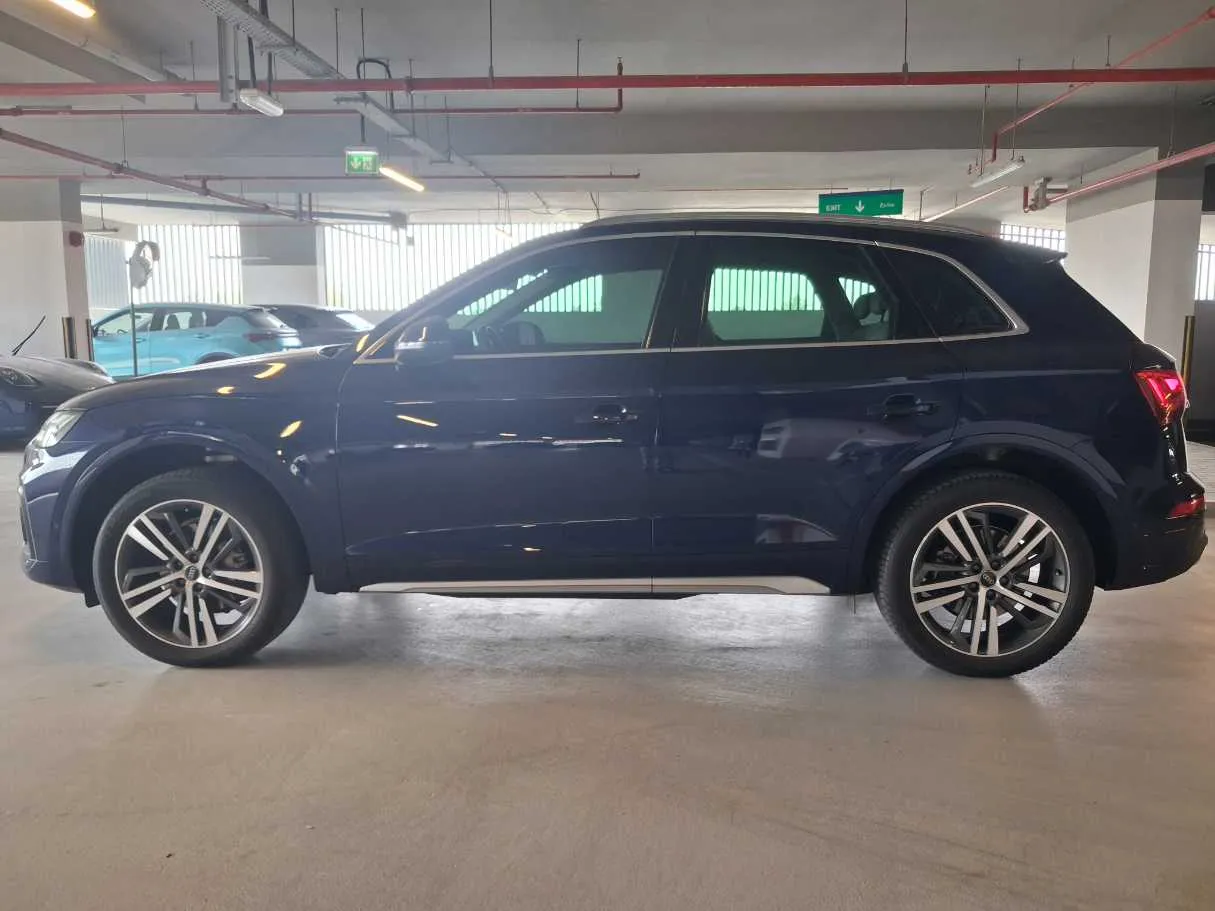 Car image 4