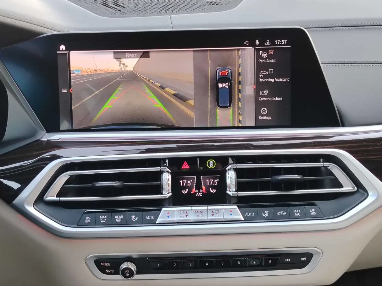 Car image 24