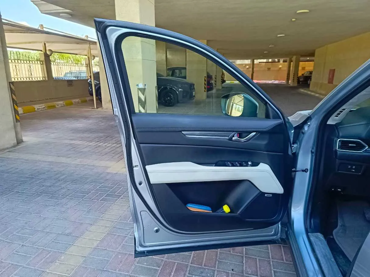 Car image 13