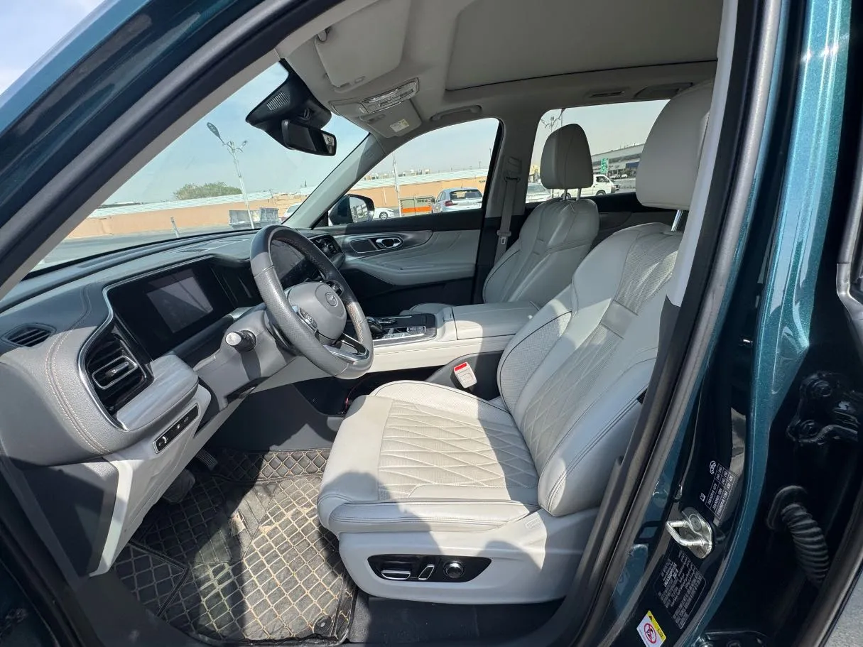 Car image 11