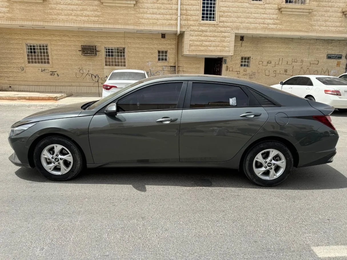 Car image 8