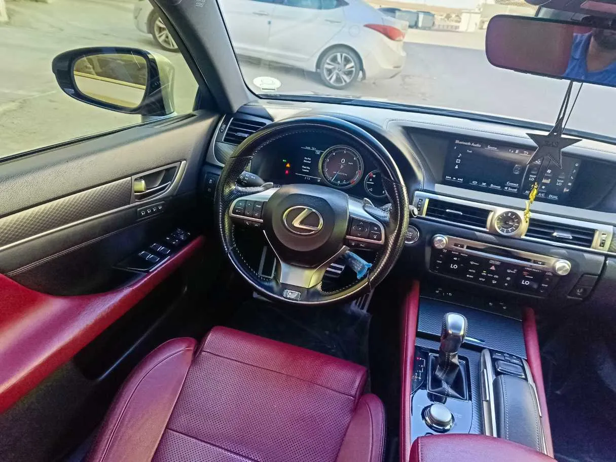 Car image 24