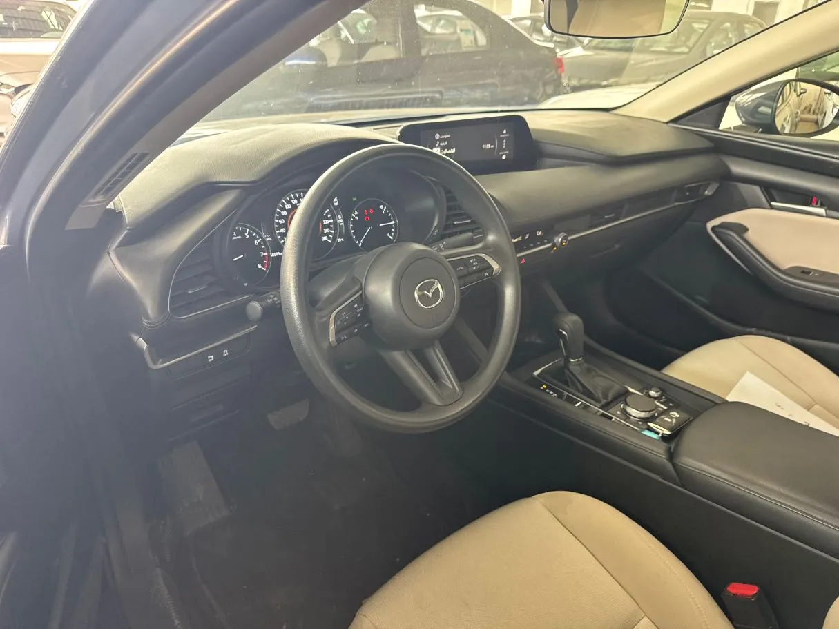 Car image 14