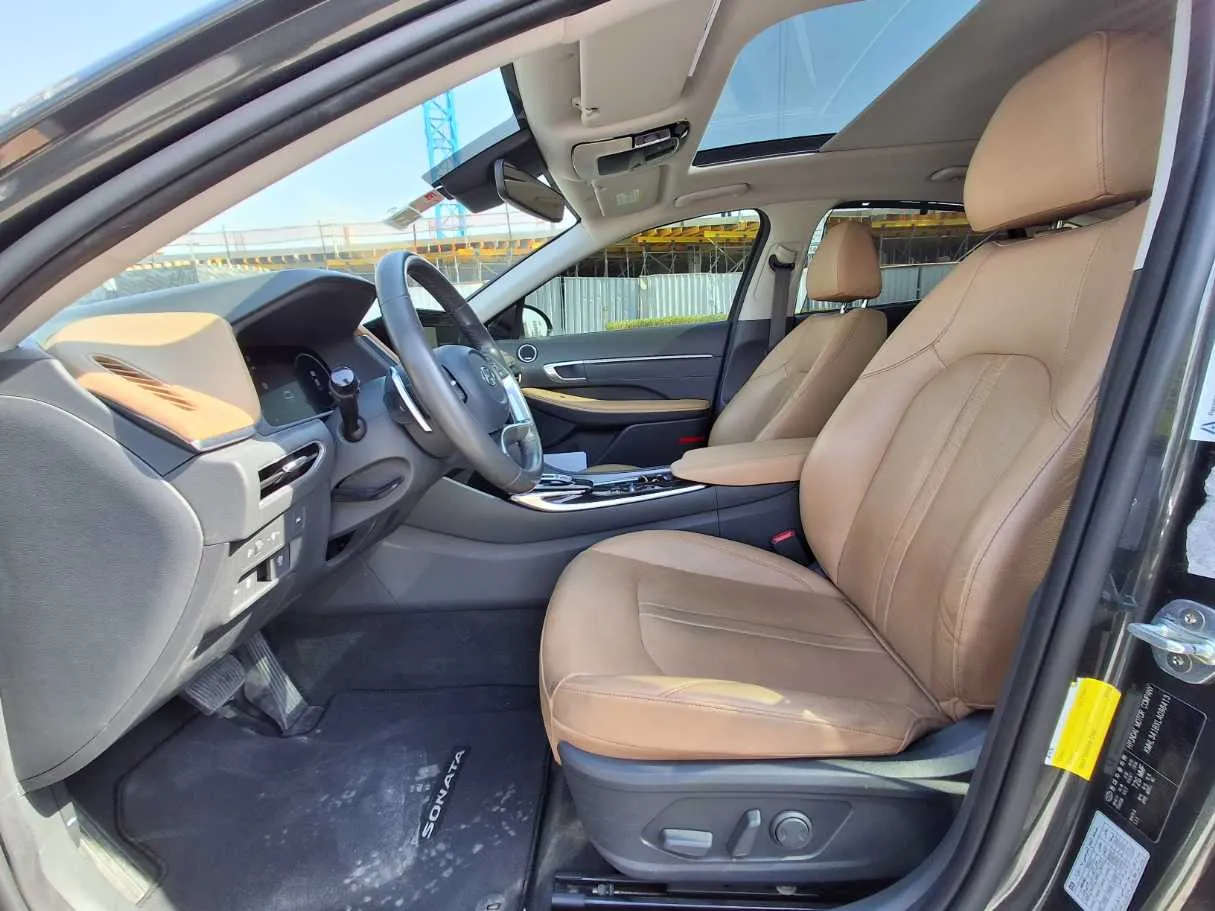 Car image 12