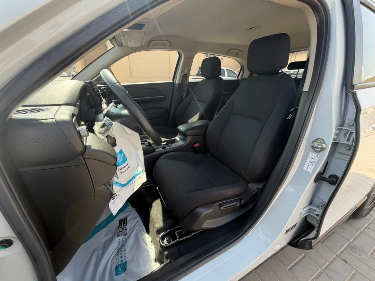 Car image 10