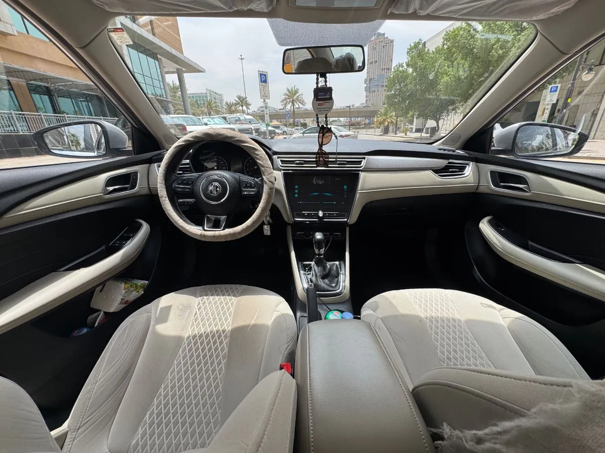 Car image 15