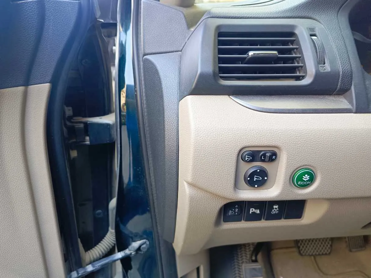 Car image 27