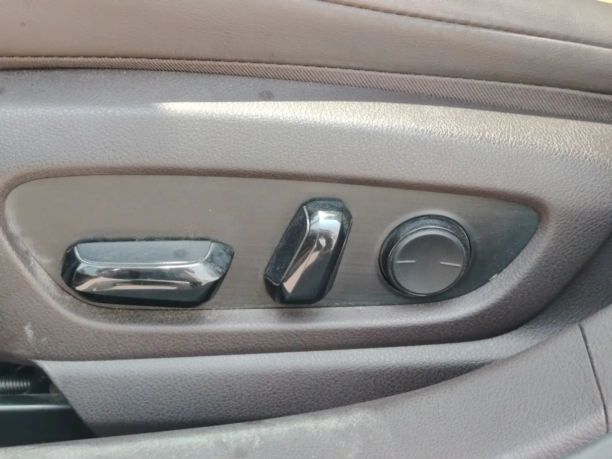 Car image 29