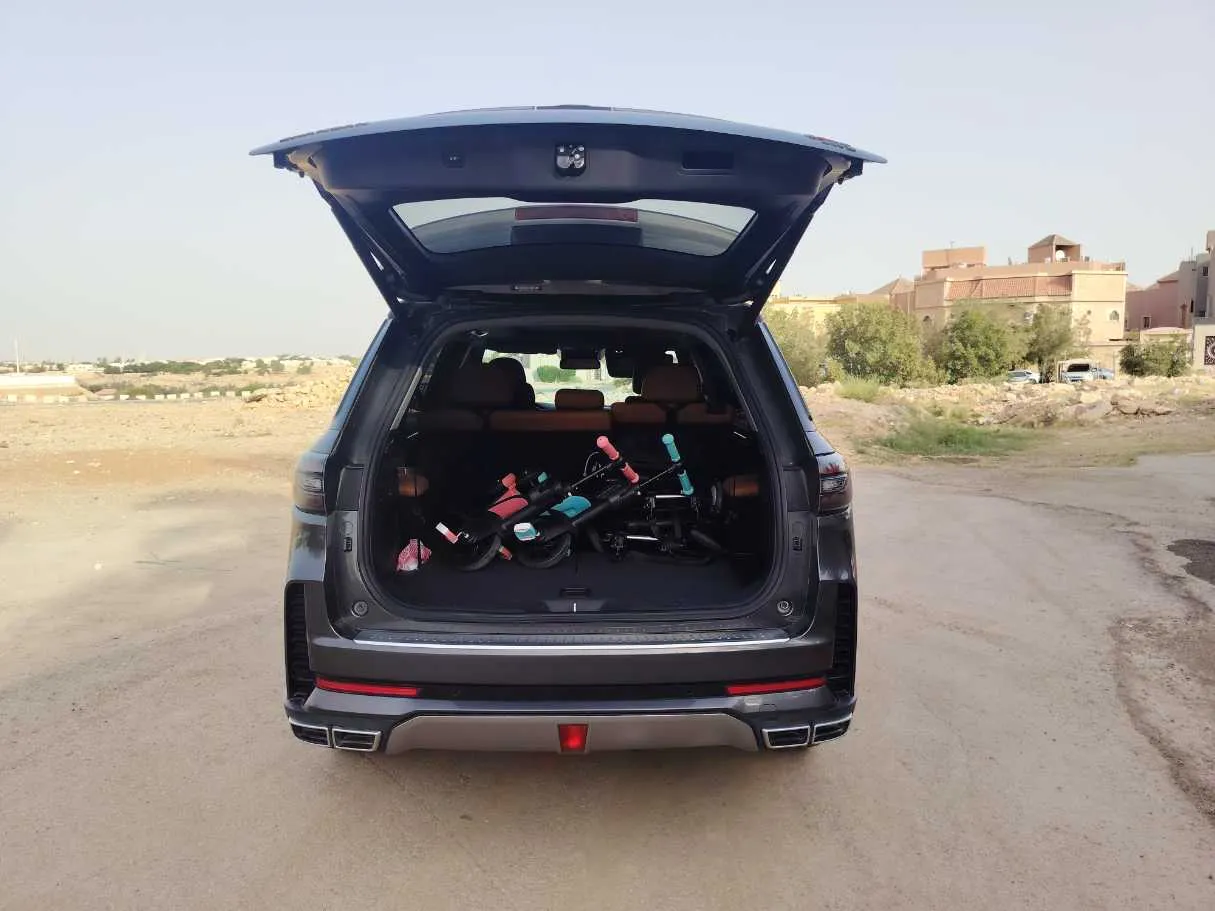 Car image 24