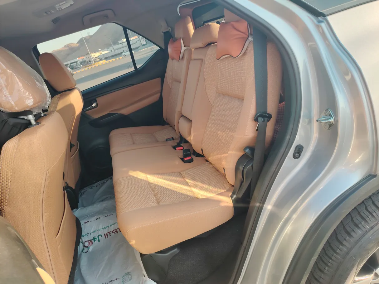 Car image 16