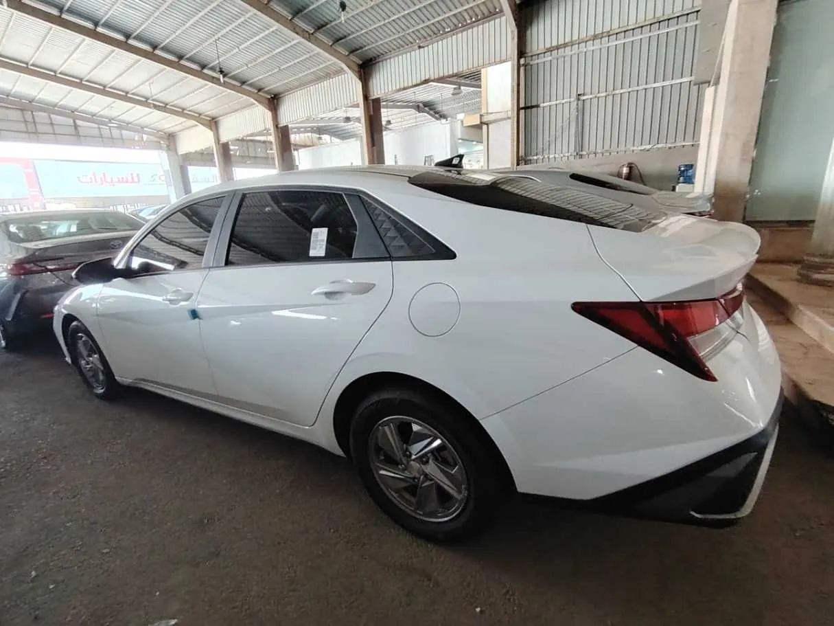 Car image 8