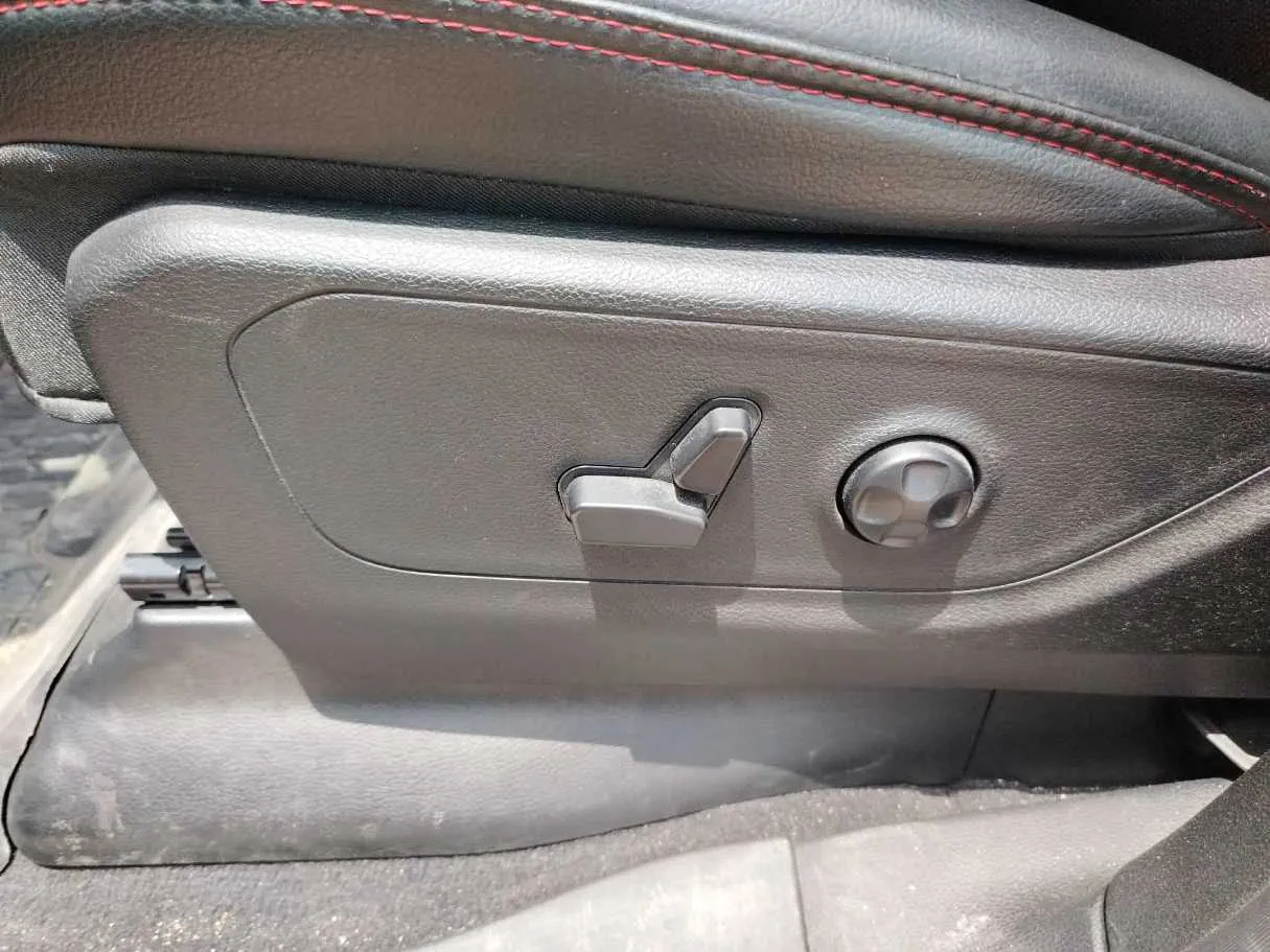 Car image 35