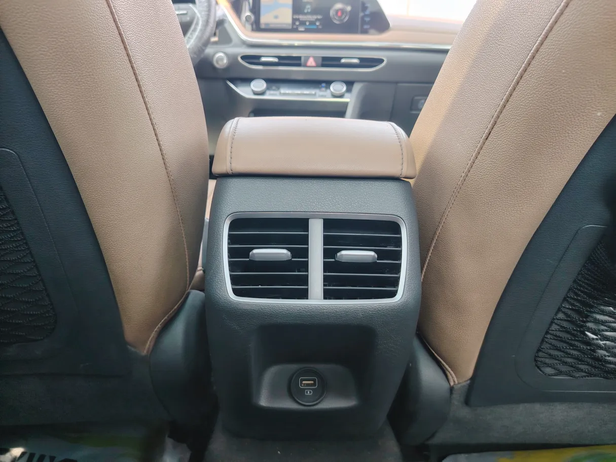 Car image 34