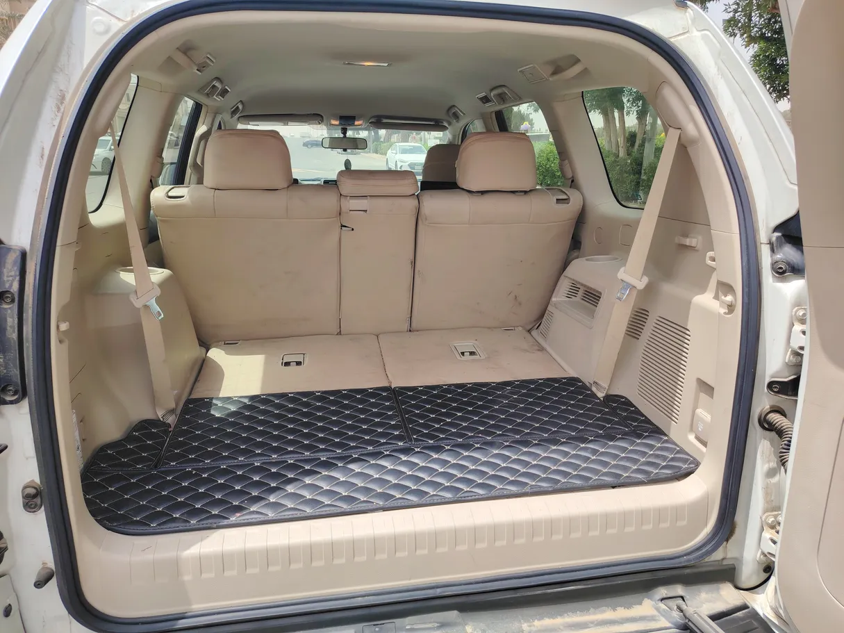 Car image 24