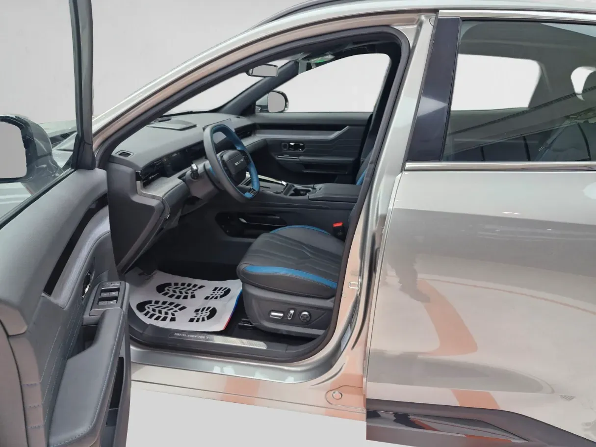 Car image 6