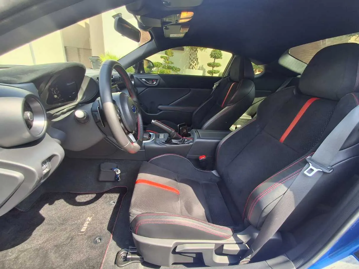 Car image 12