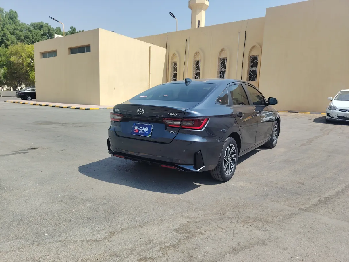 Car image 5