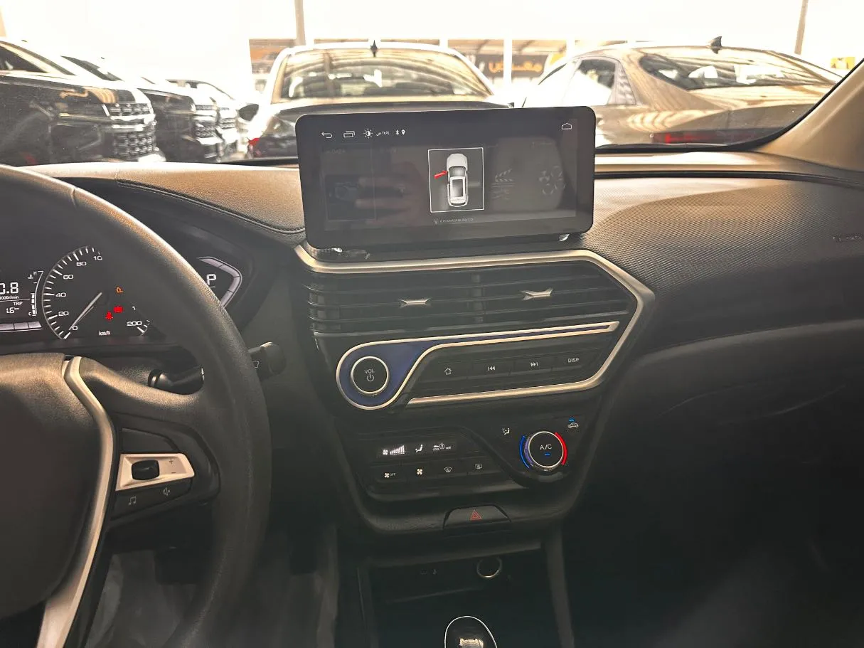 Car image 12
