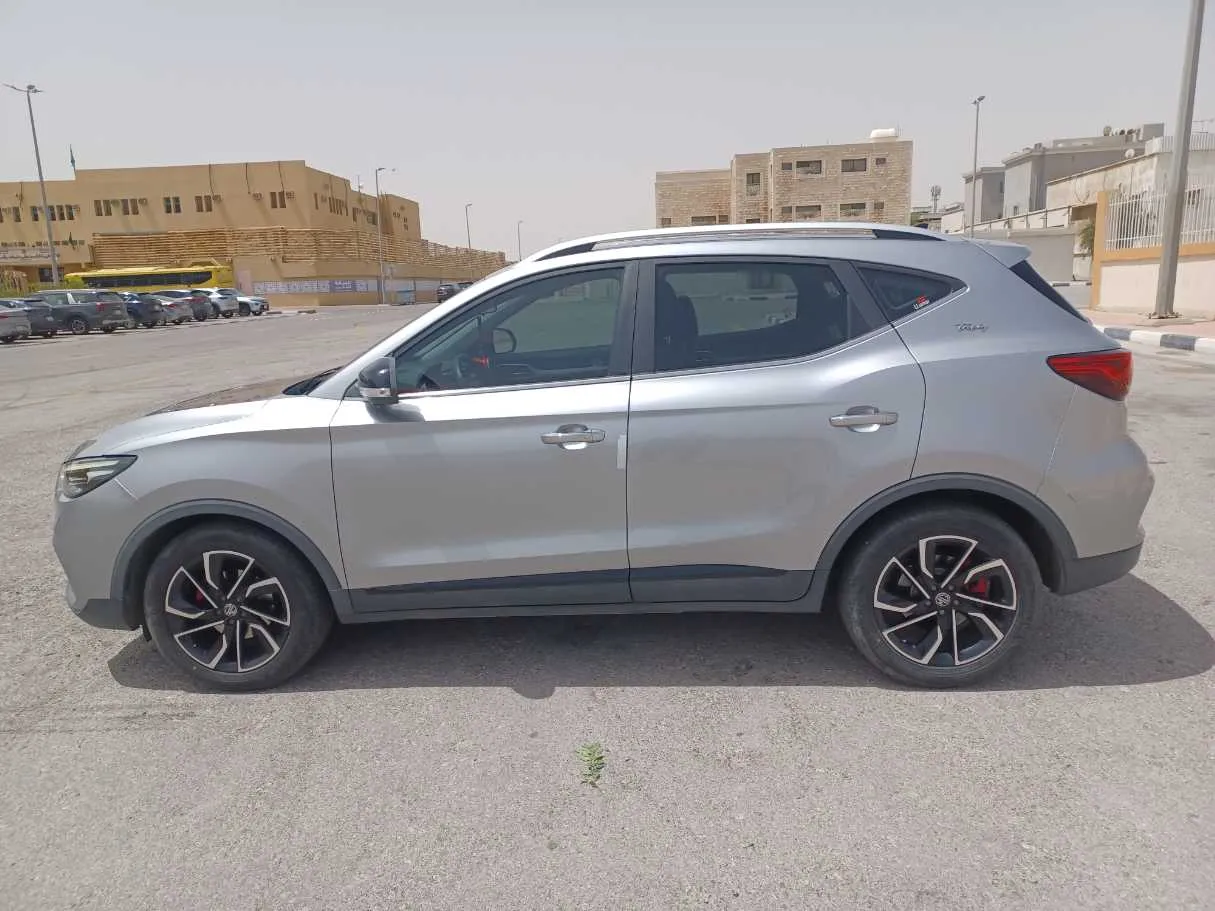 Car image 8