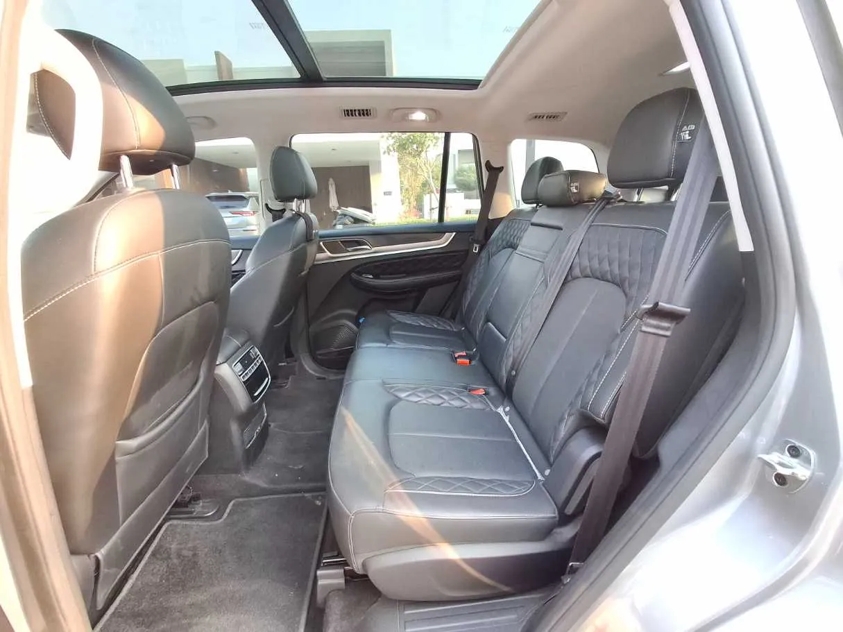 Car image 13