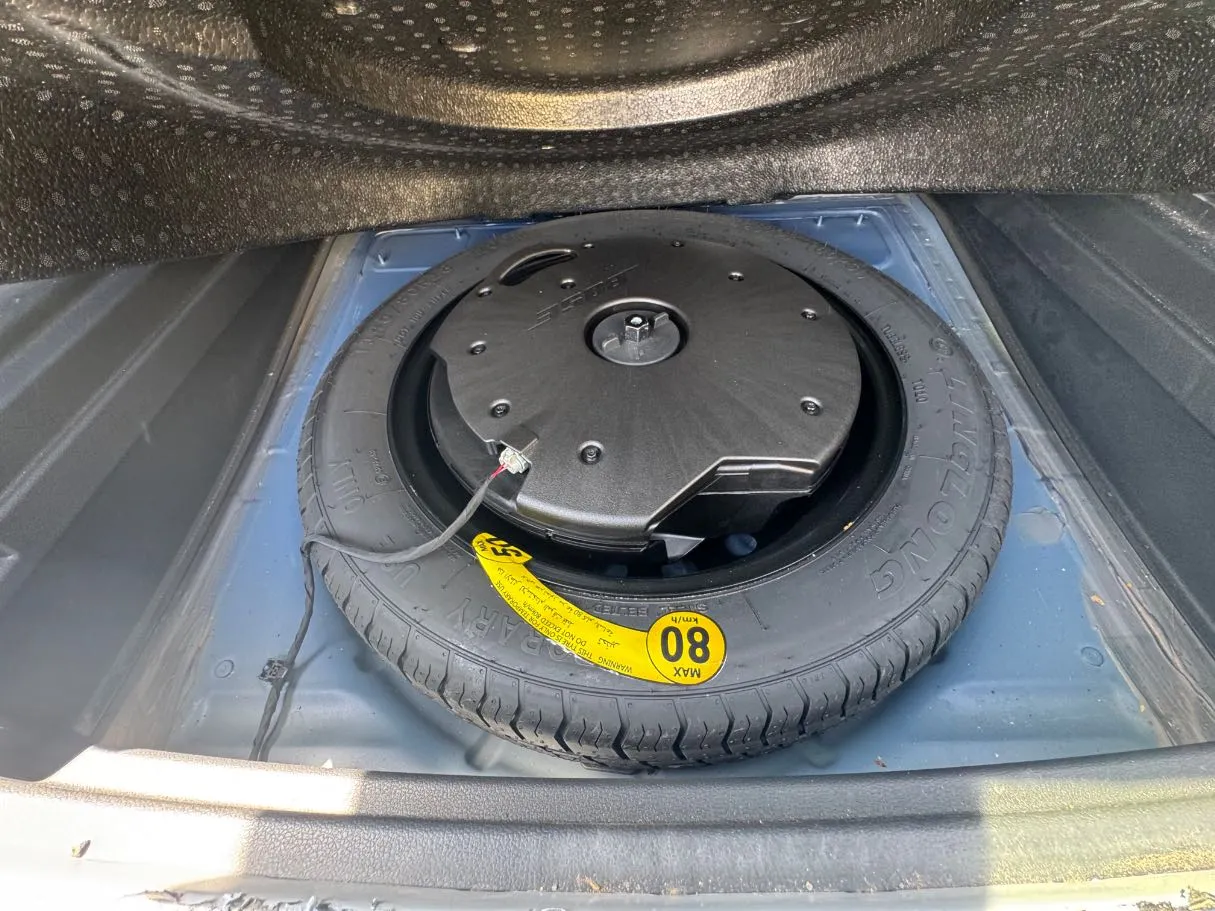 Car image 26