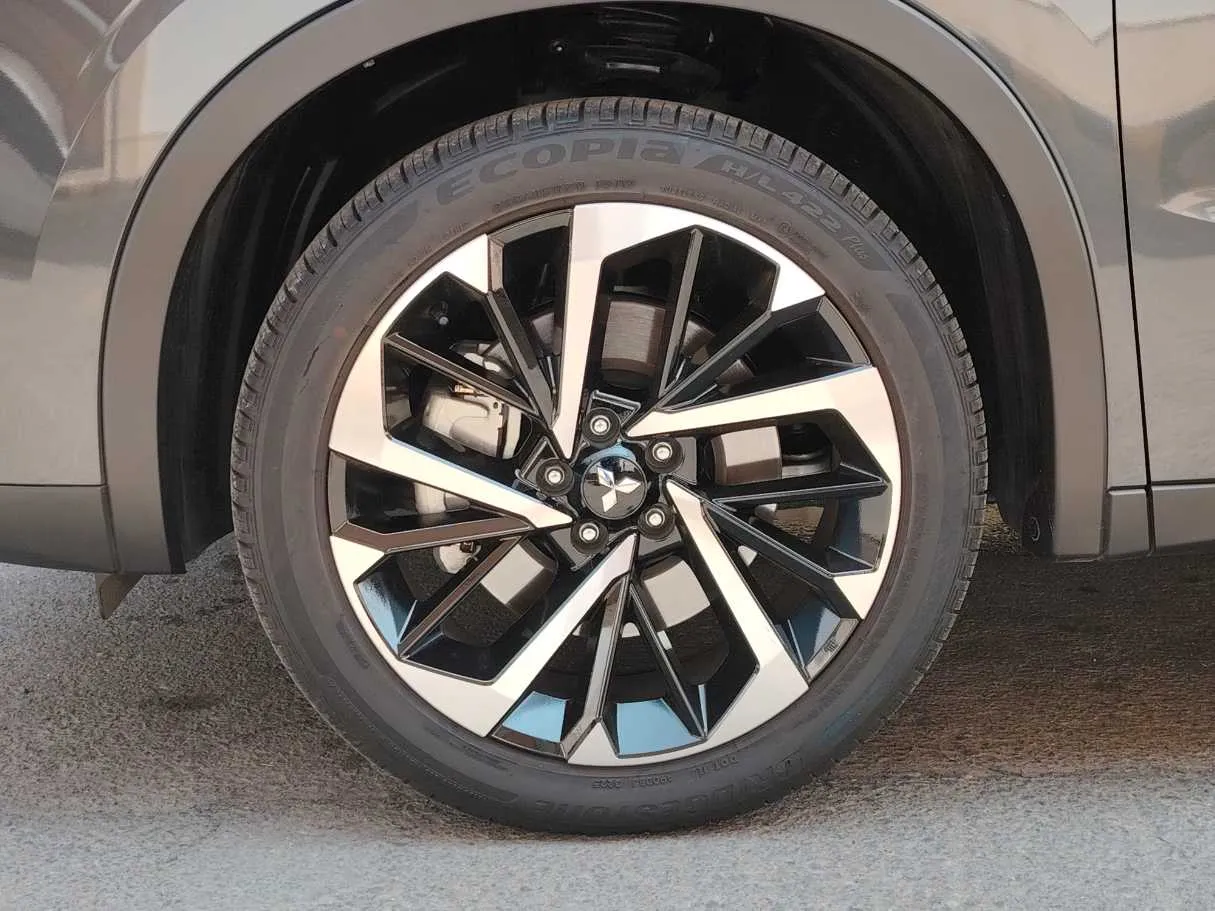 Car image 10