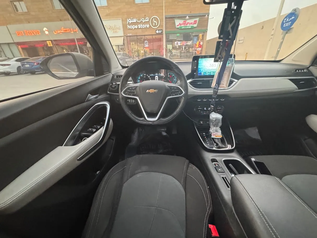 Car image 16