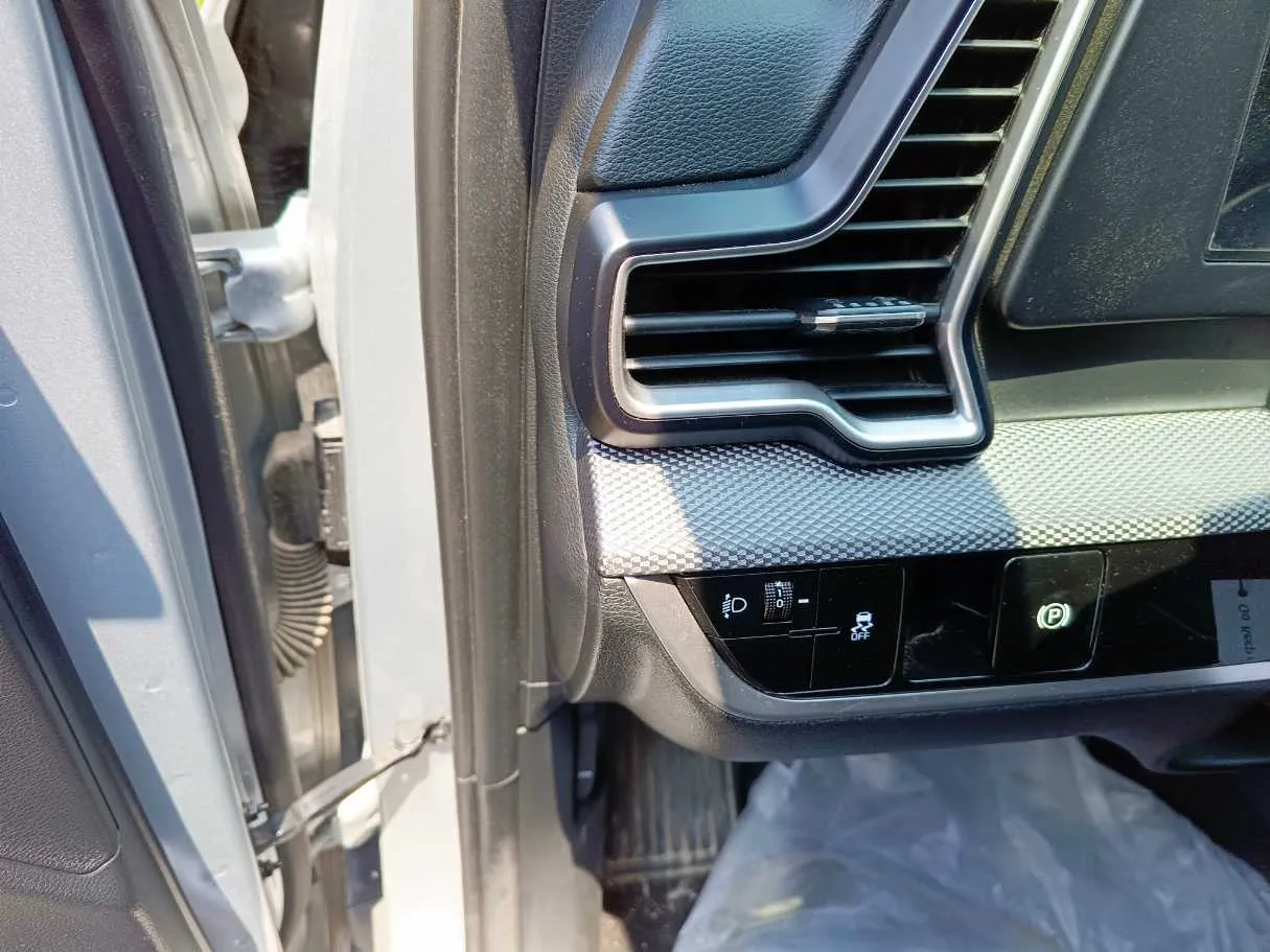 Car image 29