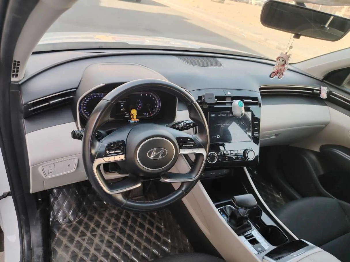 Car image 14