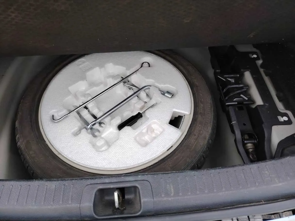 Car image 37