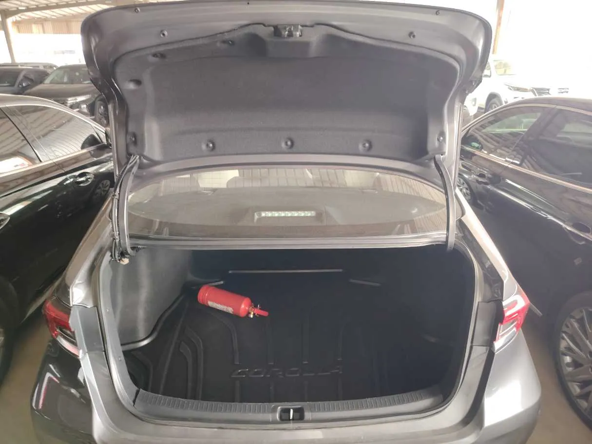 Car image 26
