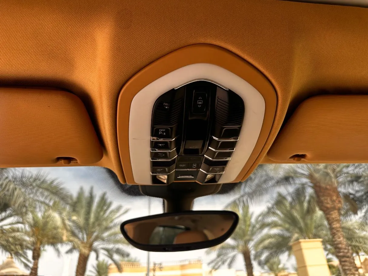 Car image 26