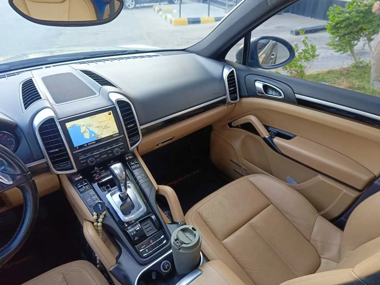 Car image 38