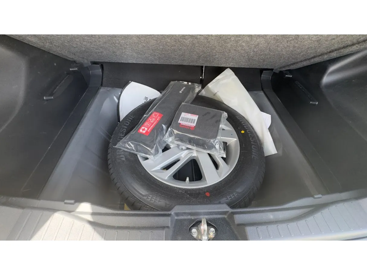 Car image 24