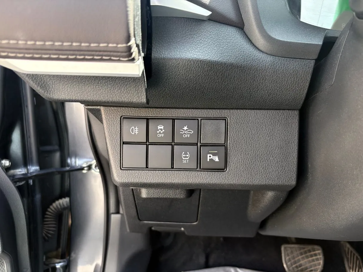 Car image 26