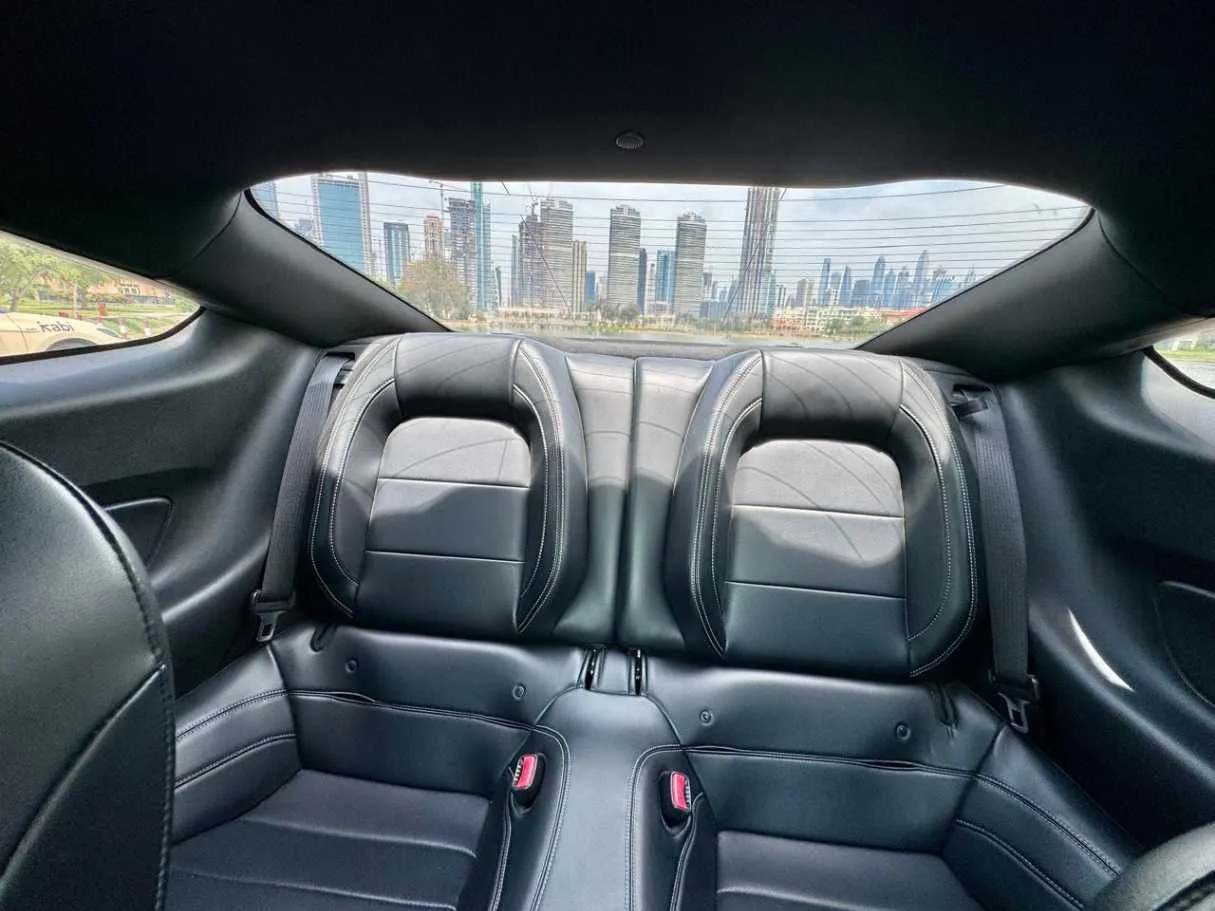Car image 12
