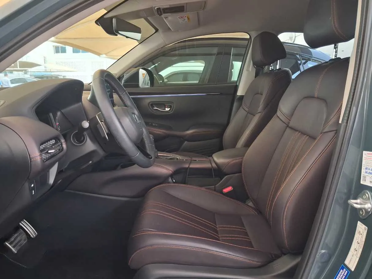 Car image 12