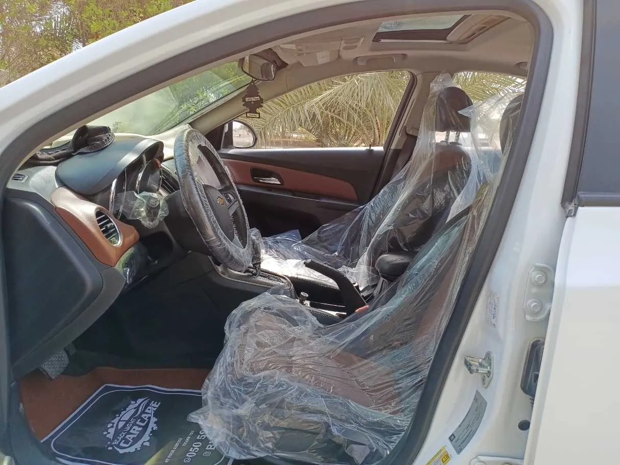 Car image 12