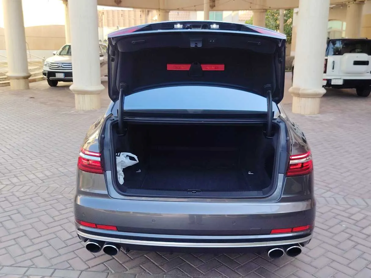 Car image 22