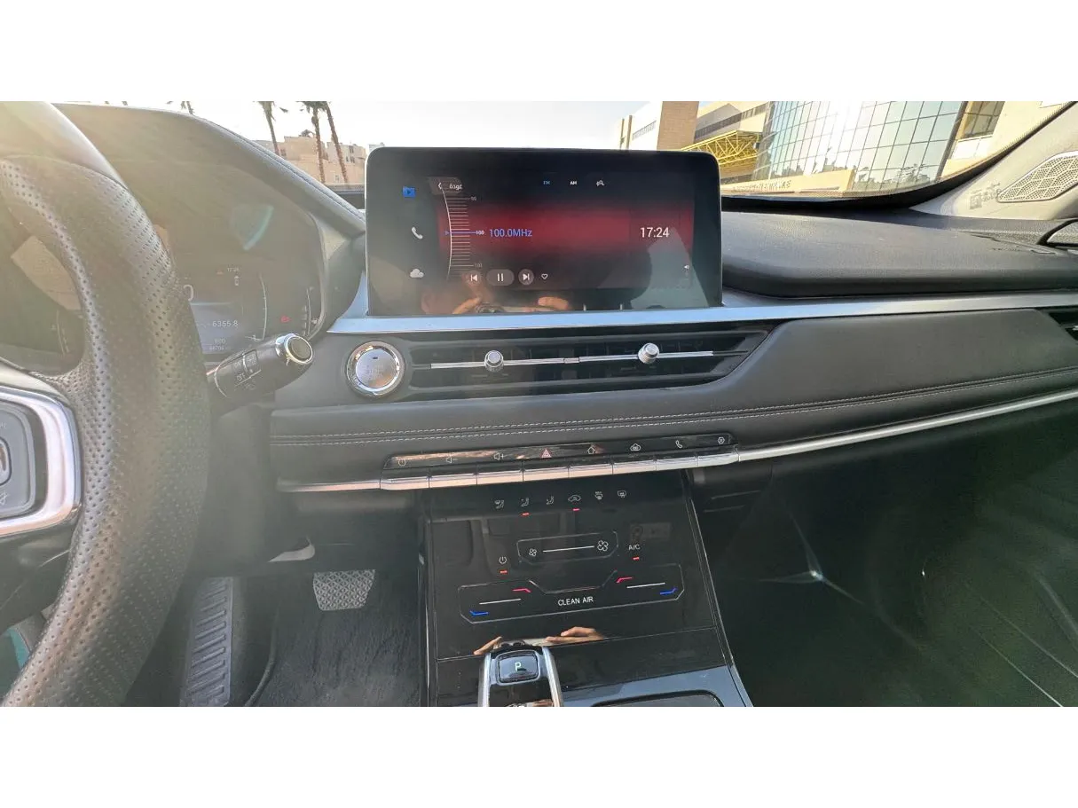 Car image 17