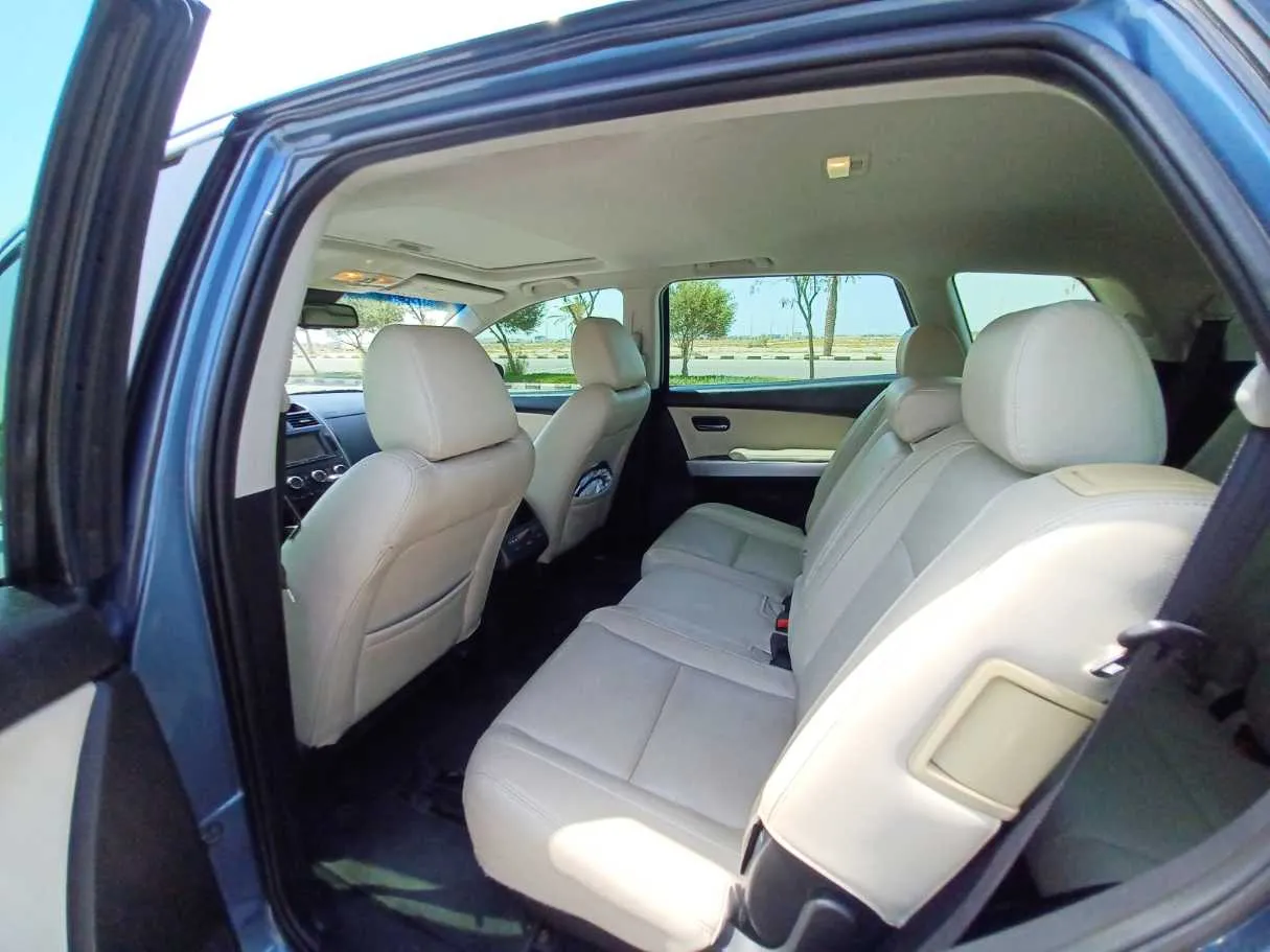 Car image 12