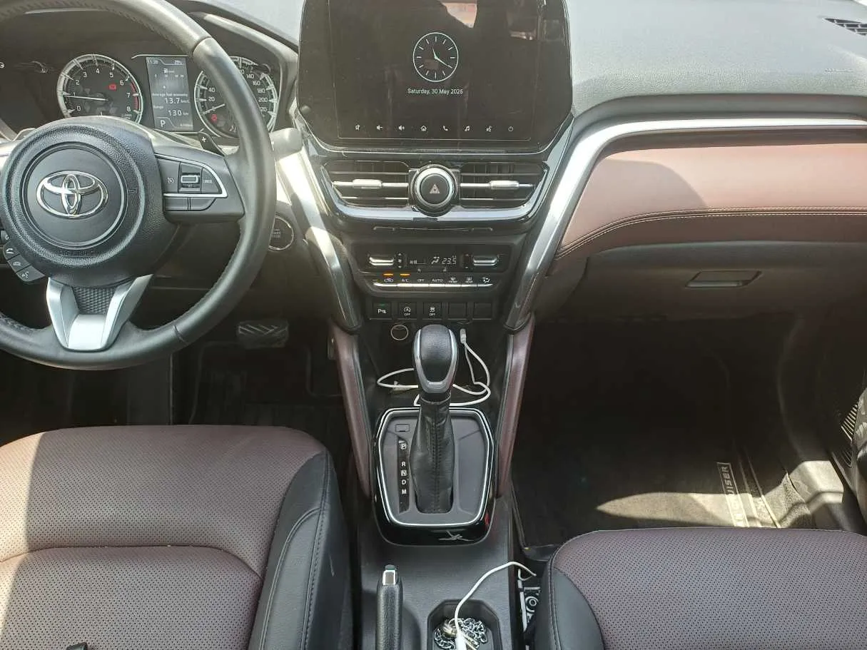 Car image 15