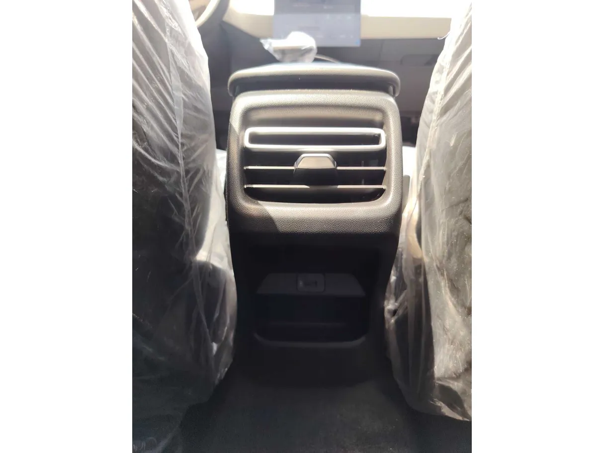 Car image 29