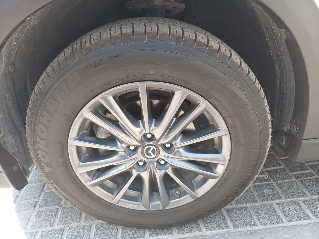 Car image 9
