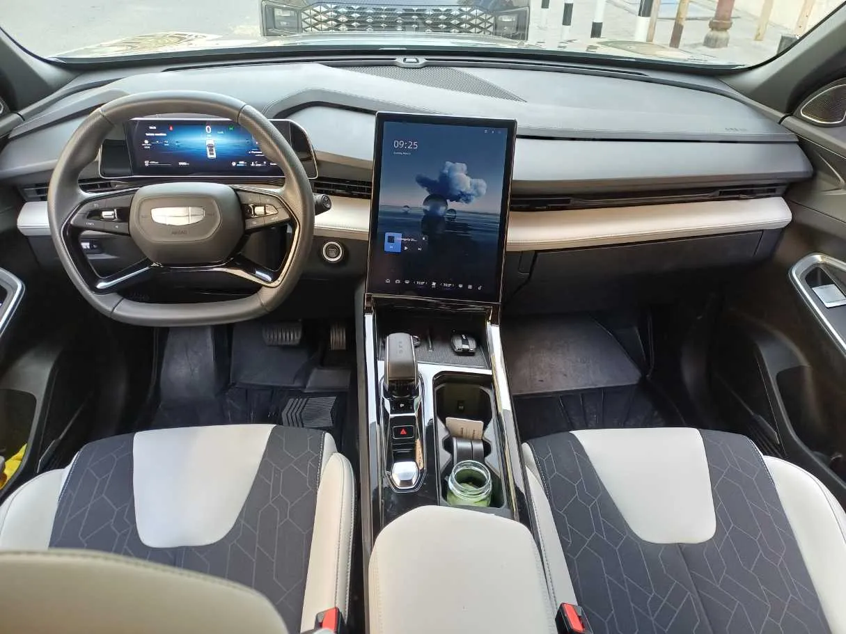 Car image 15